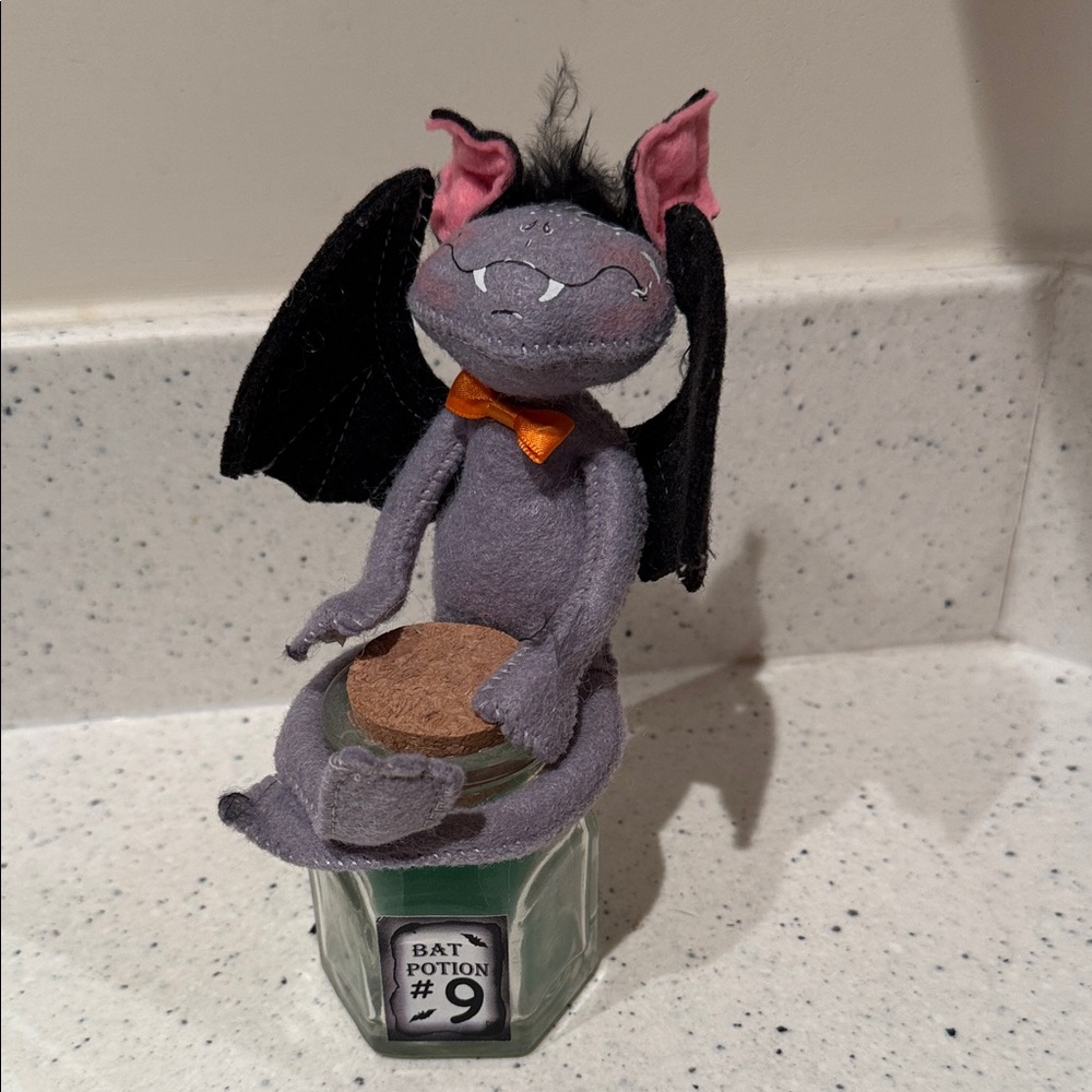 Annalee “Magic Potion Bat” 6in 2012 - Decorative Halloween Figure
